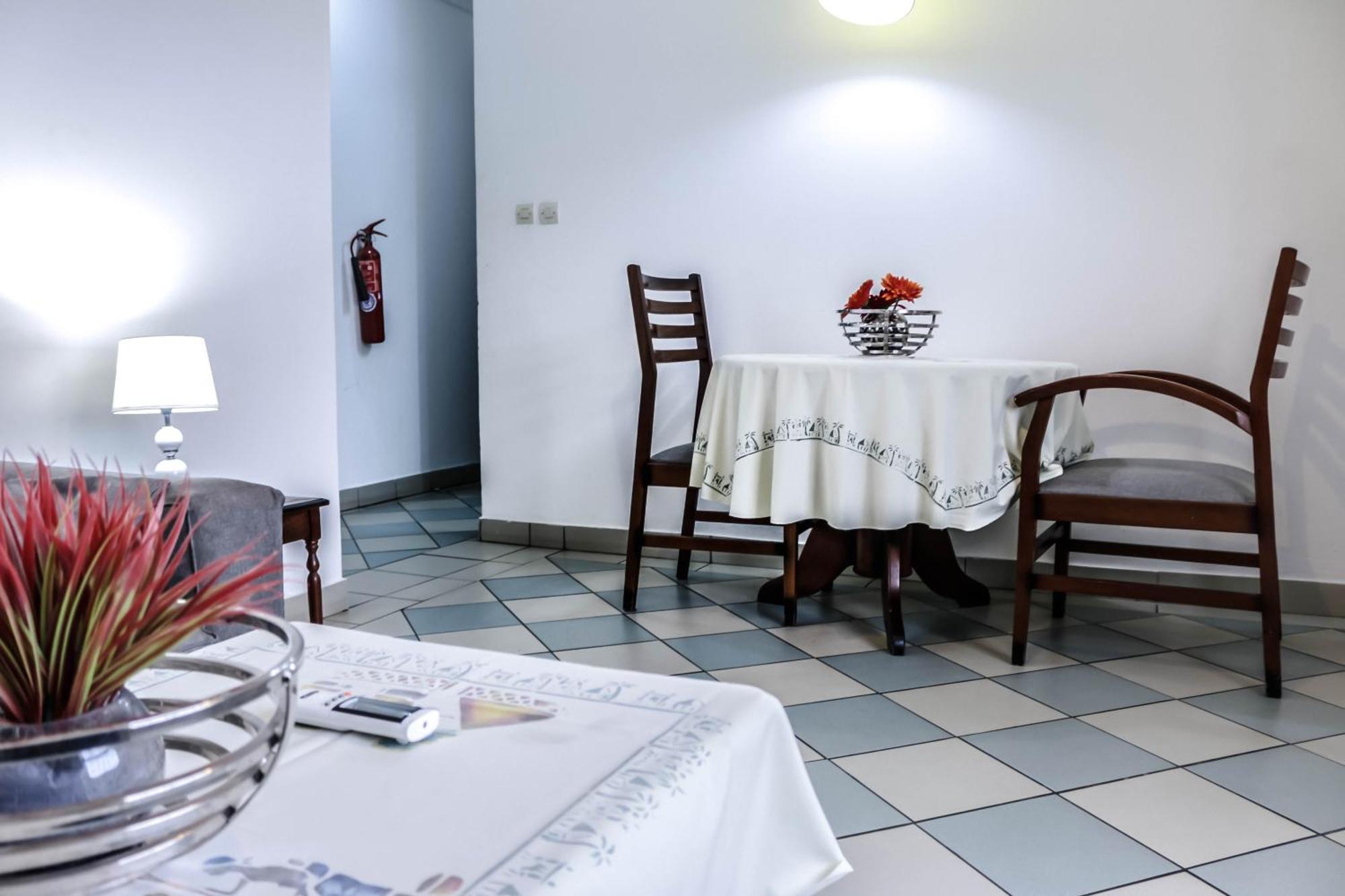 Tchero Appartement 1 Дуала Экстерьер фото